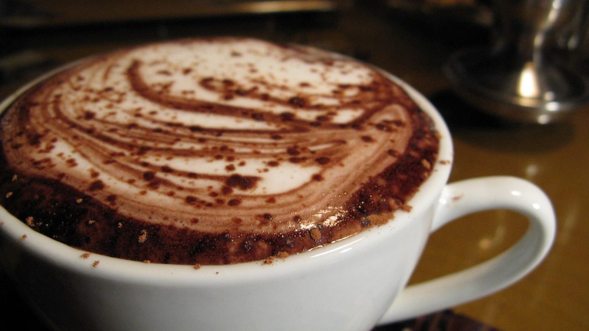 Portafilterden akan espresso