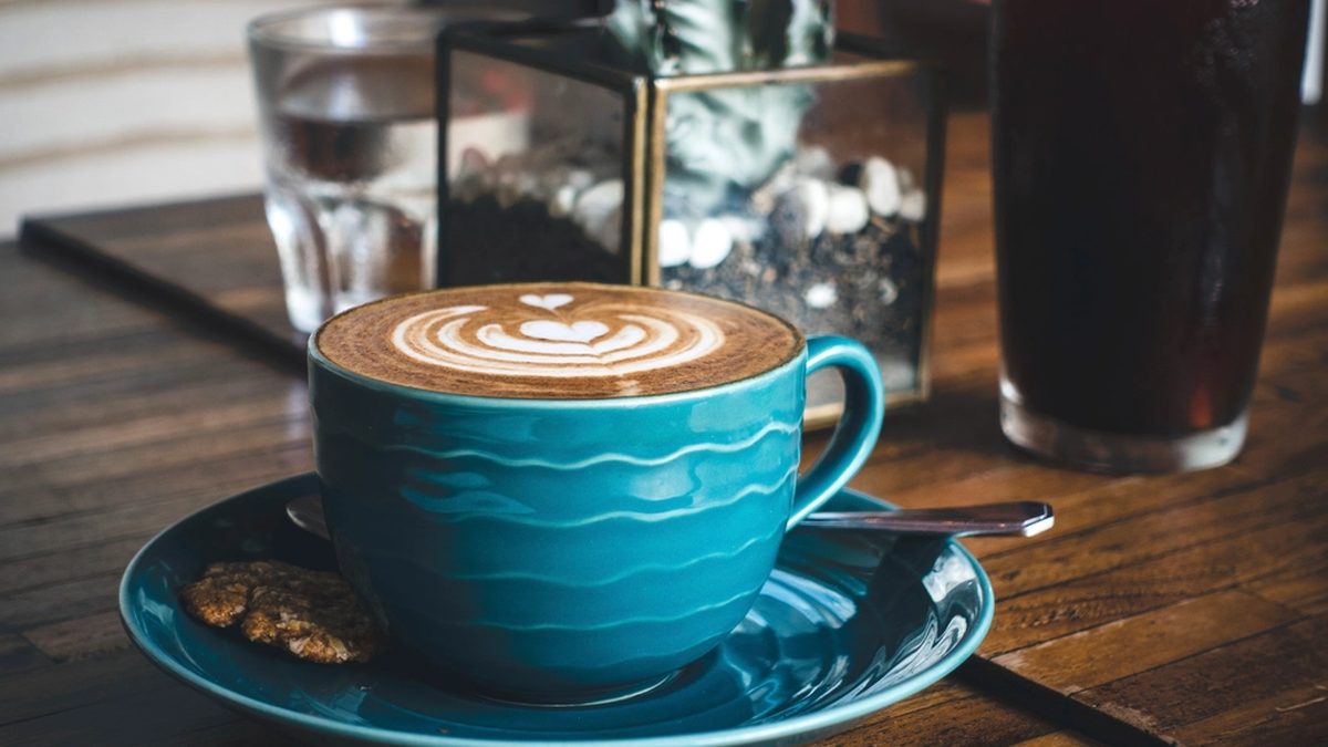 İpeksi köpüklü flat white fincanı