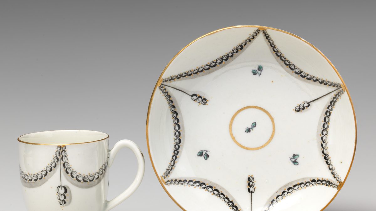 Sade kahve fincanı, mezura ve tartı